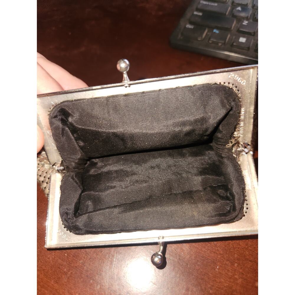 Vintage Whiting & Davis Co. Silvertone Metal Mesh Coin Purse - Picture 5 of 9